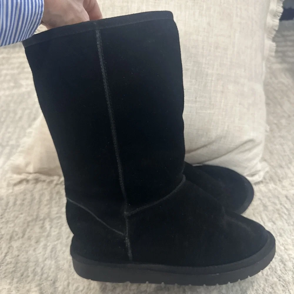 Vepose black suede